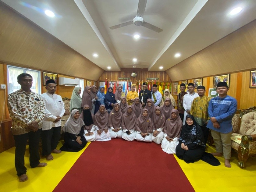 Pemberian Penghargaan kepada Pendidik dan Guru Madrasah